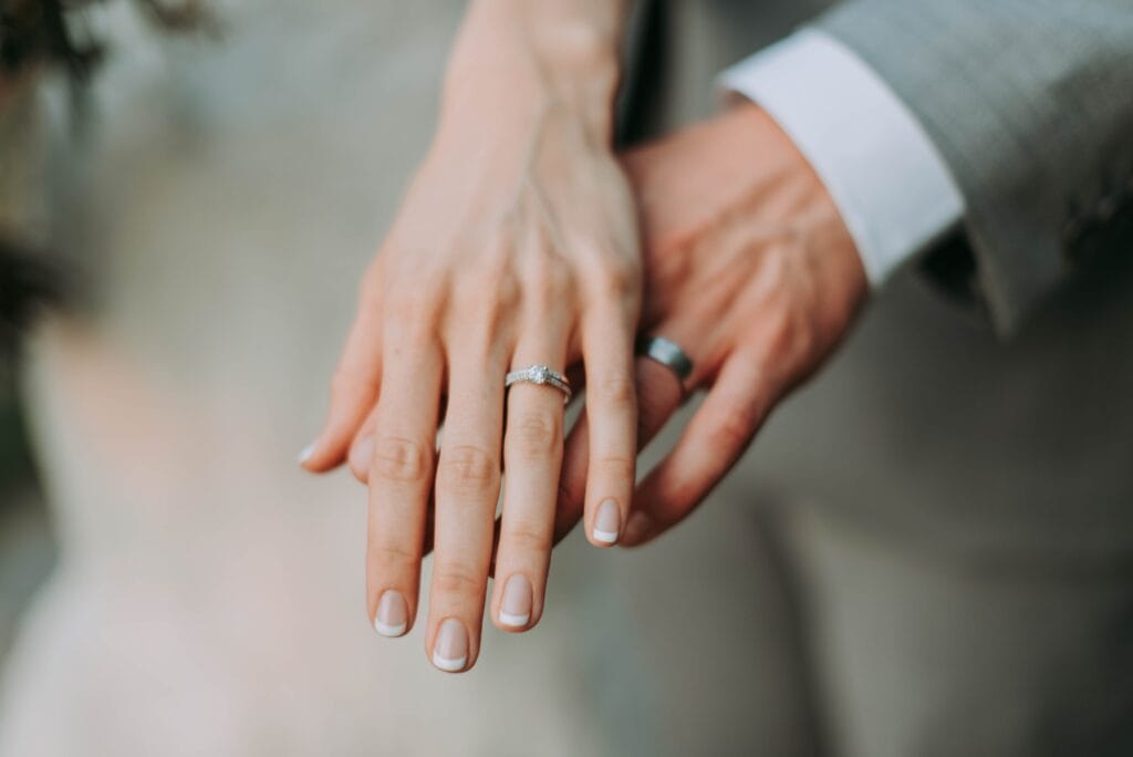 有吉弘行さんと夏目三久さんが結婚発表!出会いは怒り新党で交際否定からの逆転結婚