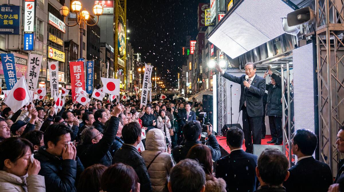 大阪の街頭演説で熱弁を振るう山本太郎氏と聴衆