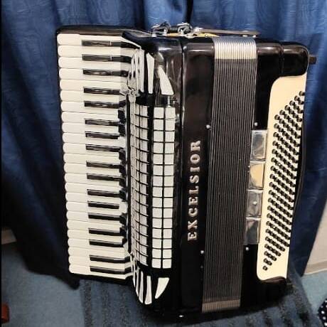 いつも私が使ってきた"EXCELSIOR"のアコーディオン