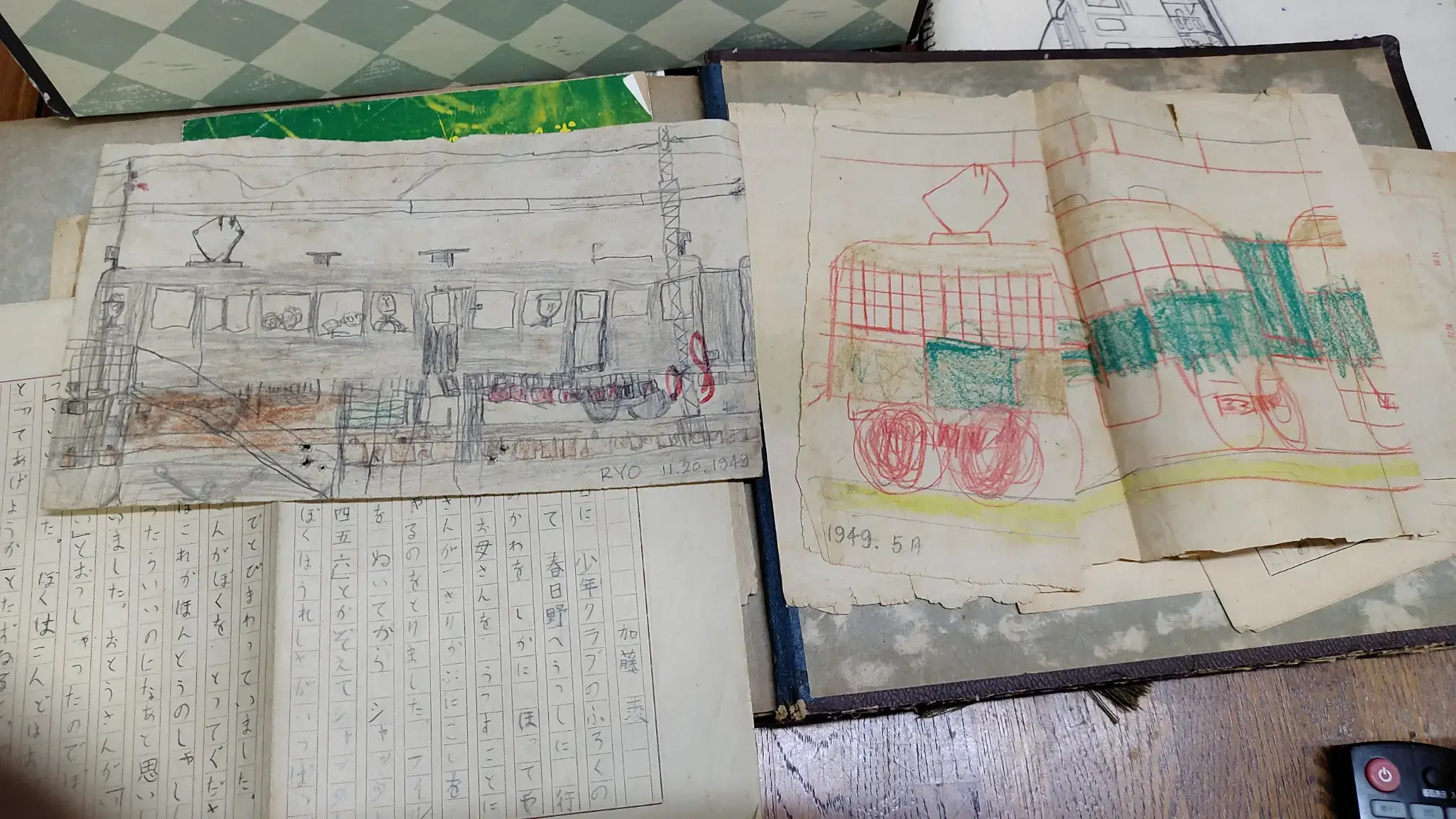1949年5月と11月に描かれた5歳の加藤少年の列車の絵